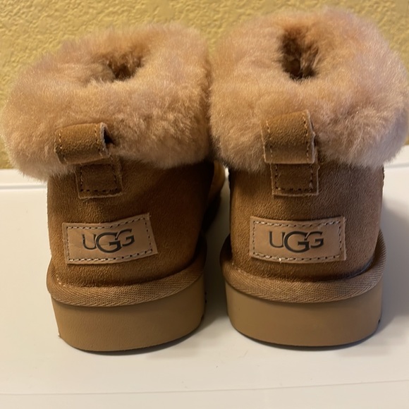 Classic Ugg Ultra Mini Fluff Boots - Picture 5 of 5